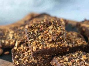 Roasted Almonds and Caramel Bars
