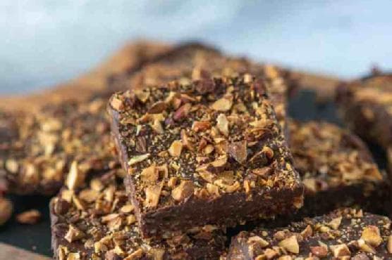 Roasted Almonds and Caramel Bars