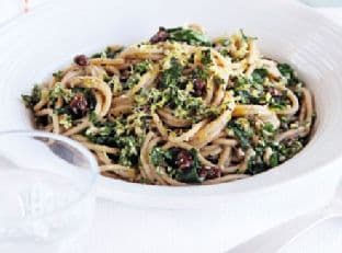 Spaghetti with spinach & walnut pesto