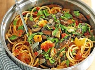 Spicy spaghetti with garlic mushrooms
