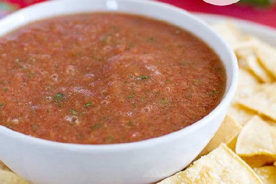 Quick and Easy Salsa with Baked Tortilla Chips