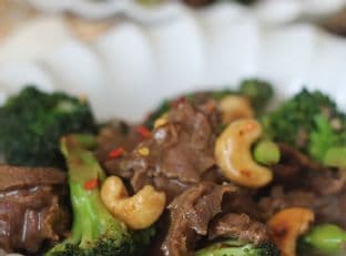 Beef and Broccoli Cashew Stiry Fry