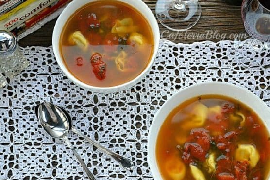 Cozy Tortellini Soup (An Easy and Delicious !)