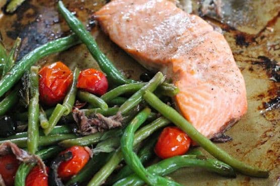 Jamie Oliver's tray baked salmond with veggies
