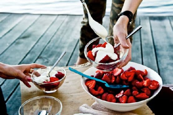 Strawberries With Chamomile Cream