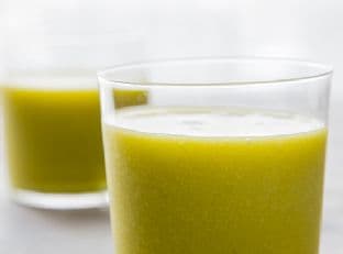 mango romaine smoothie {smoothie saturday}