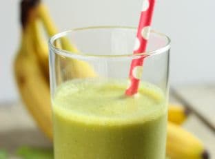 Low Calorie Strawberry Banana Kale Smoothie