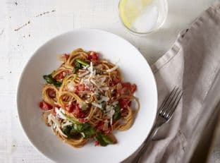 One-Pot Pasta with Spinach & Tomatoes ‹ Hello Healthy