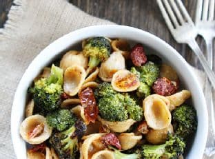 Creamy Goat Cheese Pasta with Roasted Broccoli and Sun-Dried Tomatoes