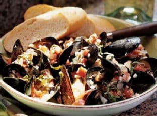 Mussels in Tomato-Basil Wine Sauce