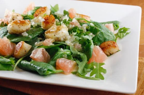 Scallops, Grapefruit, Arugula And Spinach Salad With Champagne