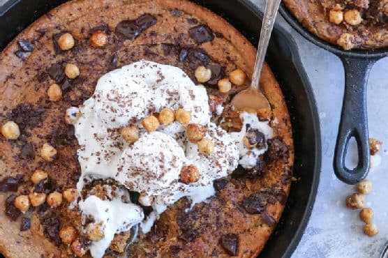 Almond Butter Chocolate Chip Chickpea Skillet Cookie (Gluten-Free)